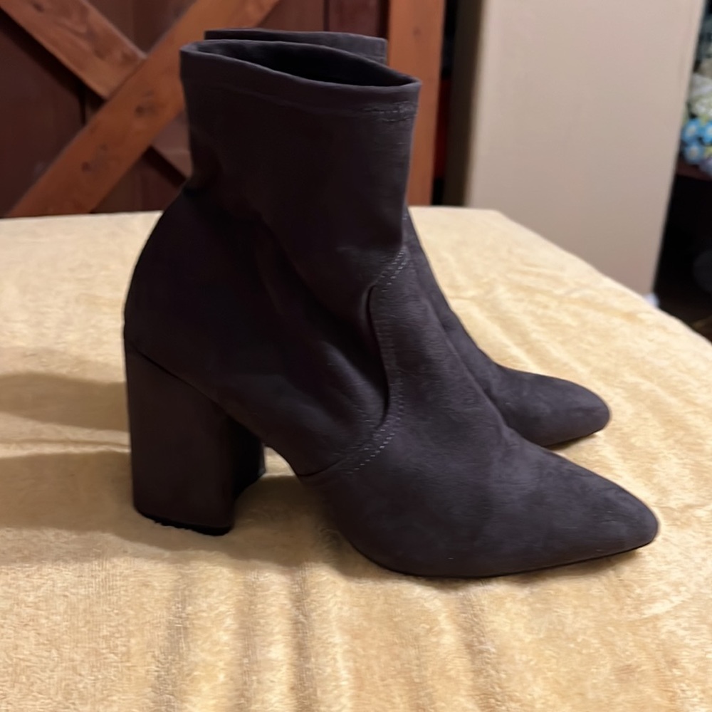 Super cute Square heel Qupid brand size 9 super cute and comfortable!